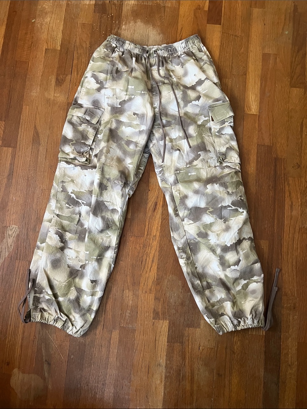 Nike Sportswear Women’s Mid Rise Oversized Camo Cargo Pants - S - Picture 2 of 5